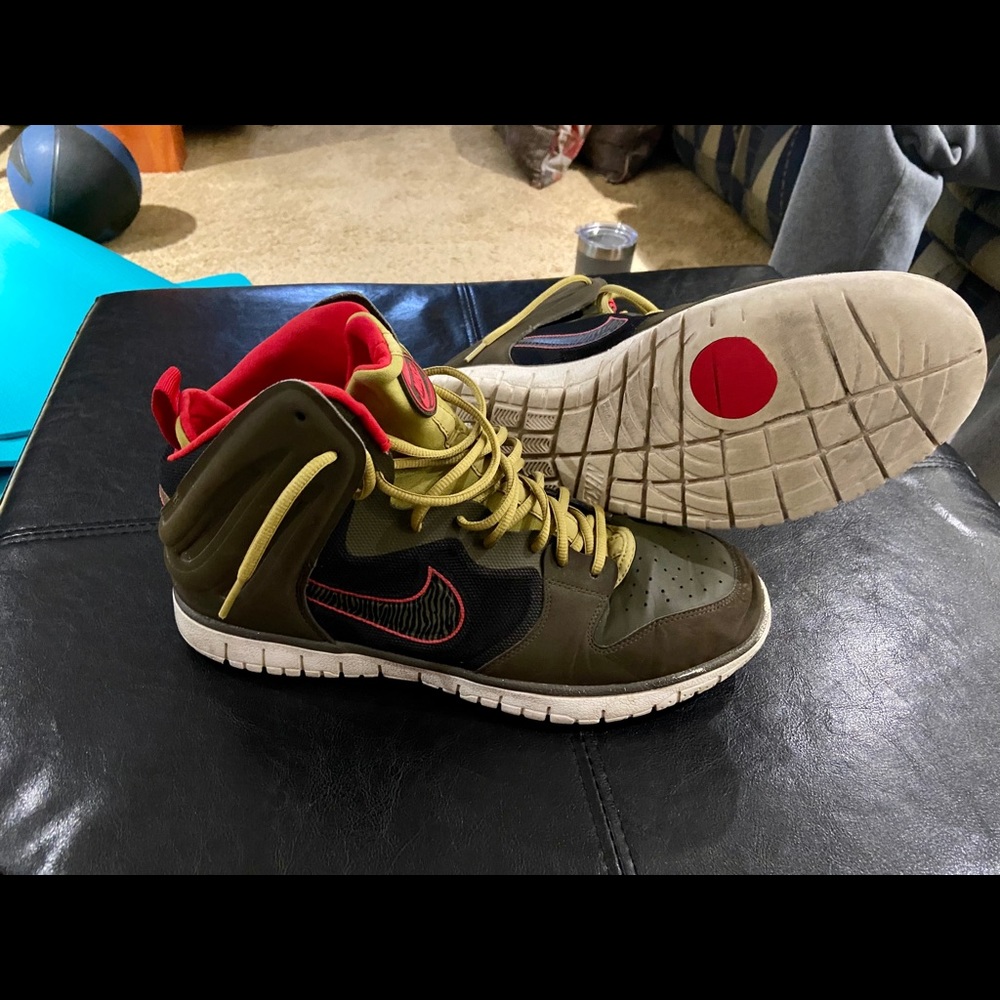 Men’s Nike Basketball Shoes - Size 12.5 - Green